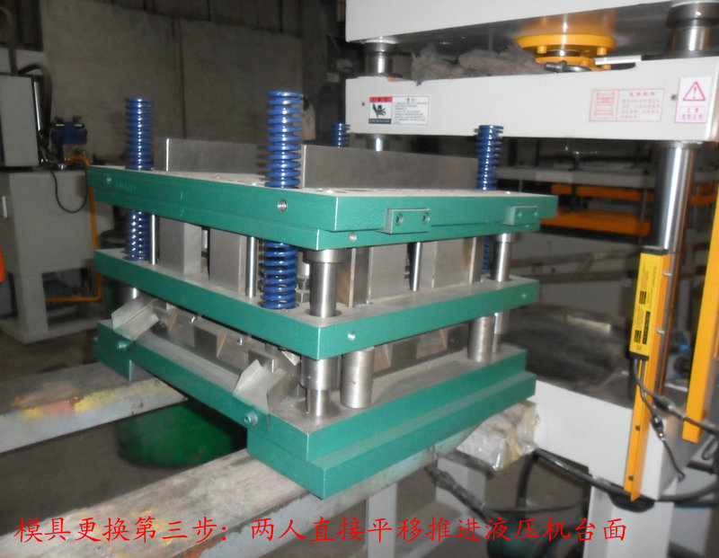 300X300集成吊頂生產(chǎn)設(shè)備